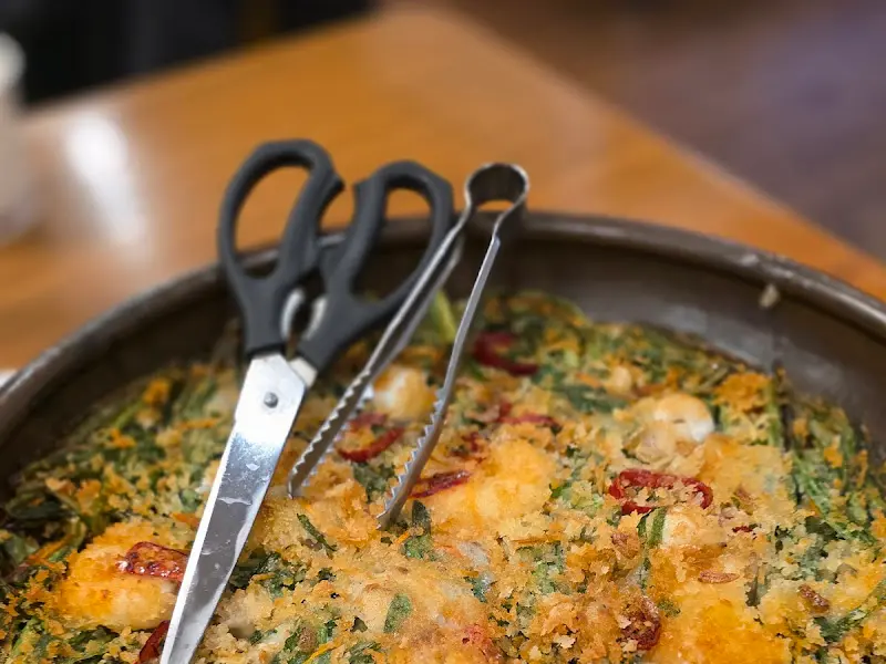 해물 부추전을 자르는 도구