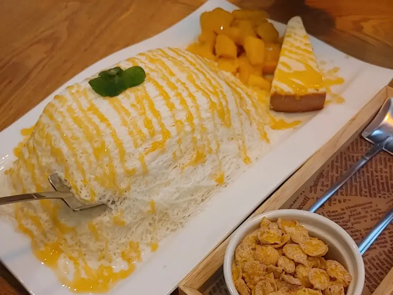 먹음직스러운 망고 빙수의 모습