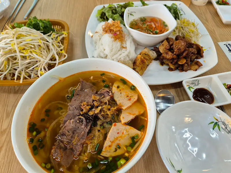 푸짐한 쌀국수와 분짜