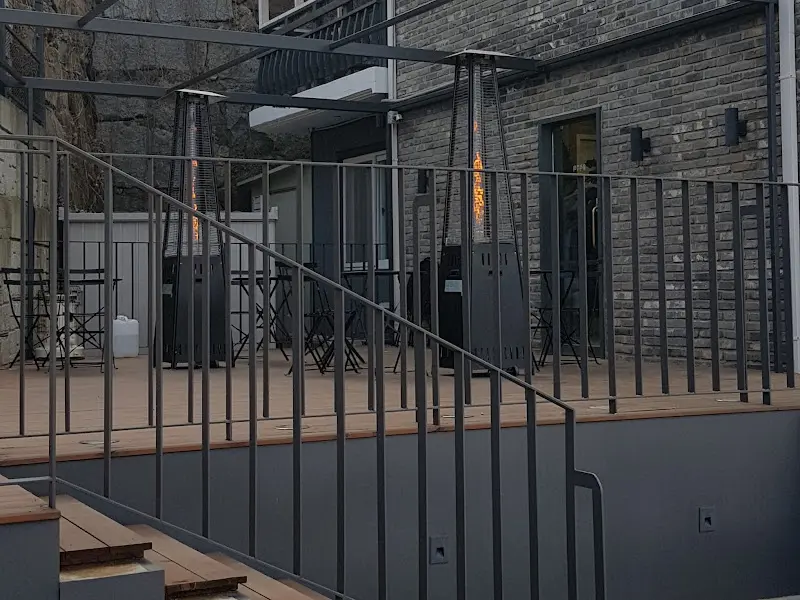 카페에서 바라본 하늘