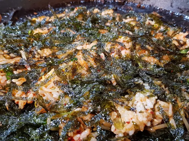 김가루가 듬뿍 뿌려진 볶음밥