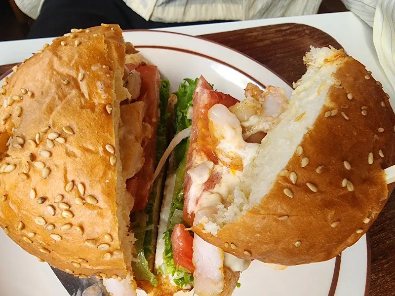 새우폭탄버거 단면