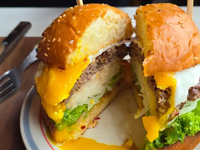 멜팅고스트버거 단면