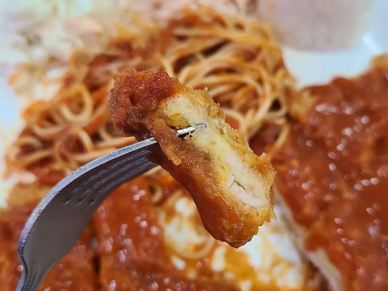 포크로 돈까스 찍기