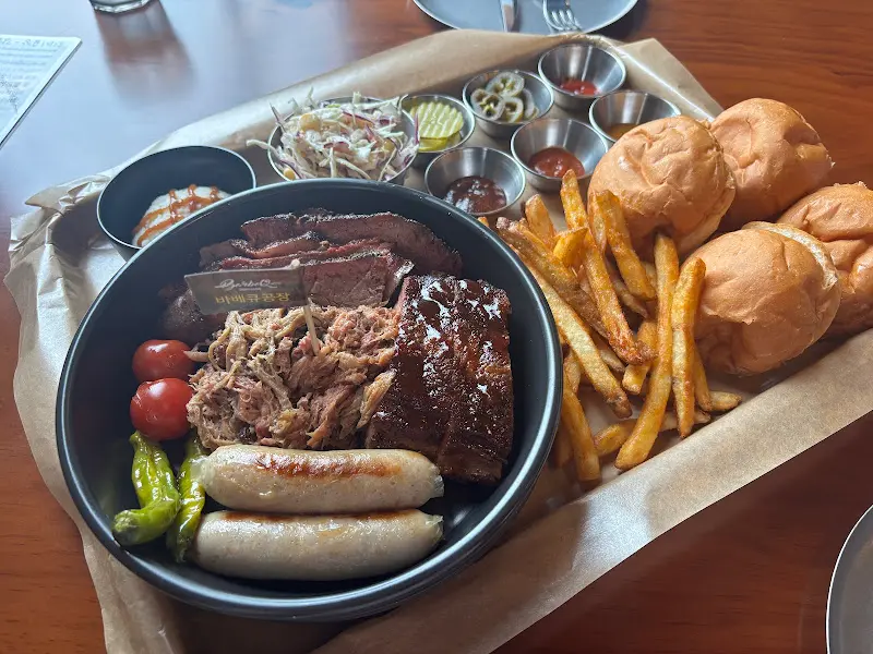 플래터 메뉴의 푸짐한 구성