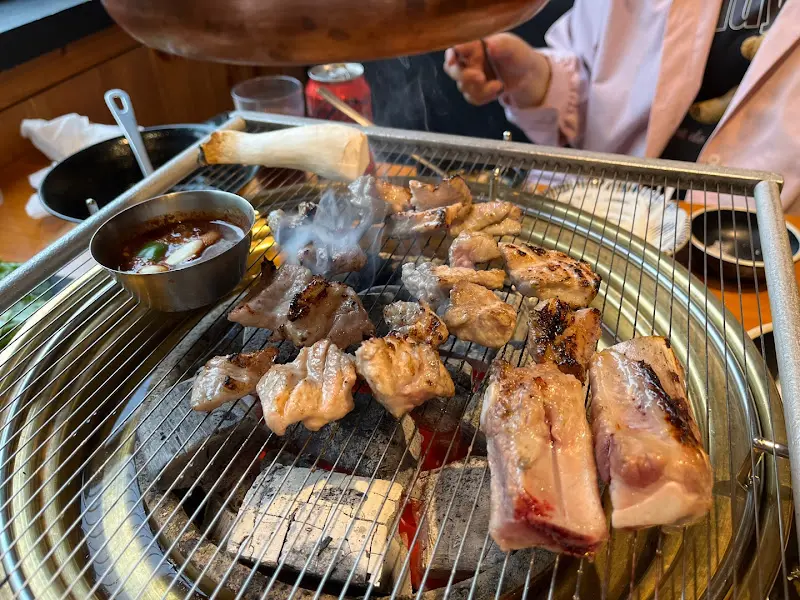 숯불과 돼지갈비