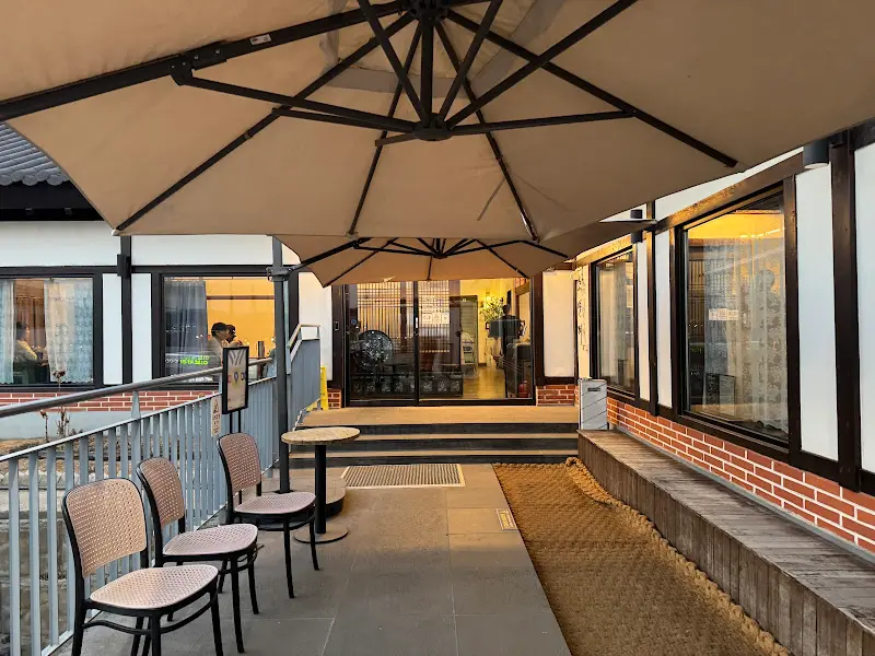 소연재 외부 테라스 좌석