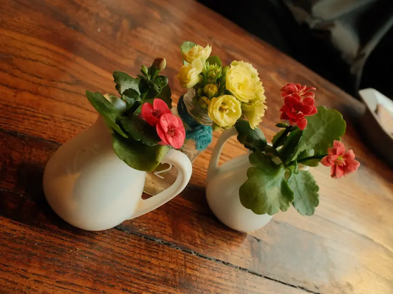 테이블 위의 꽃