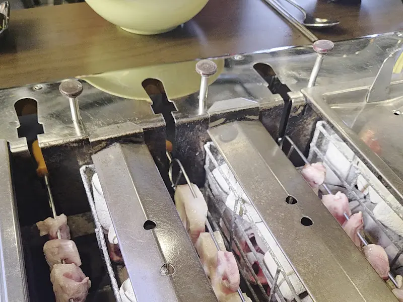 회전식 불판에 구워지는 근고기