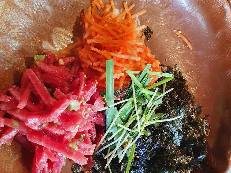 클로즈업으로 담아낸 육회비빔밥