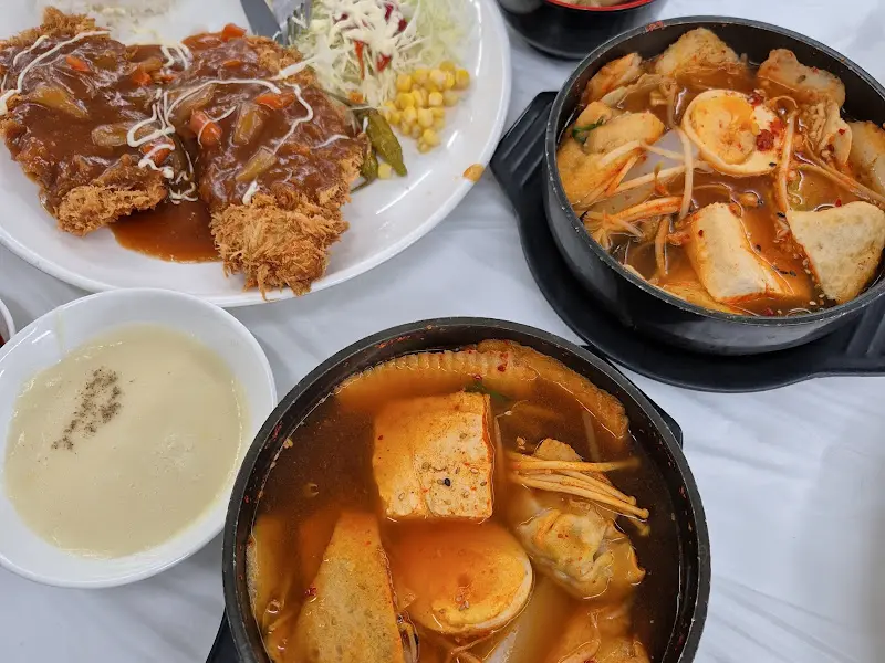 돈가스와 어묵백반의 조화