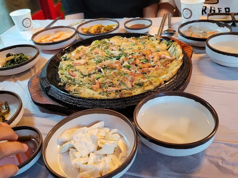 해물파전과 밑반찬