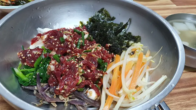 육회비빔밥 한 그릇