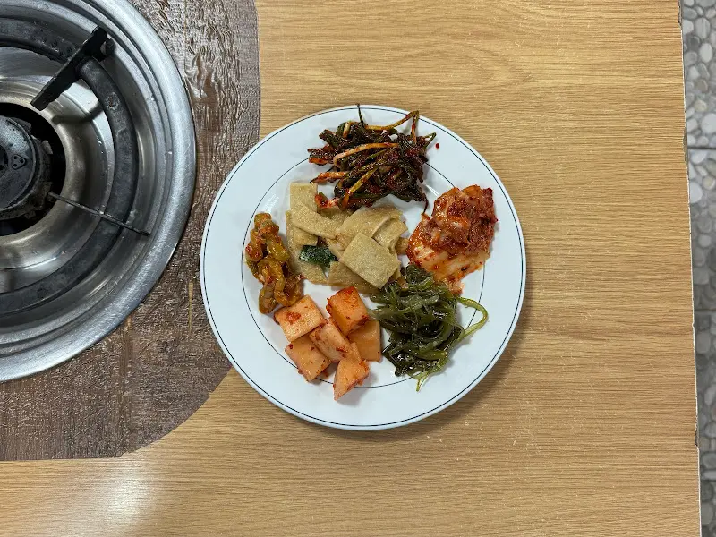 다채로운 반찬들