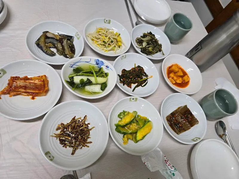 푸짐한 밑반찬 한 상 차림