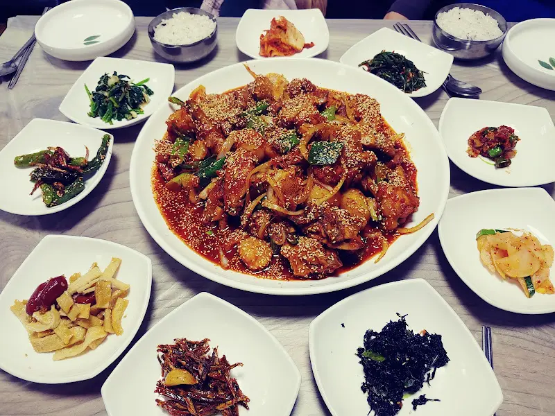 푸짐한 닭볶음탕