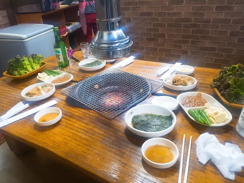 영팔식당 테이블 세팅