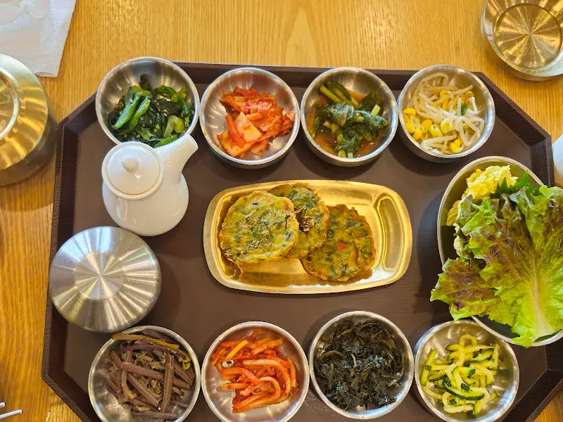 푸짐한 밑반찬 한 상 차림