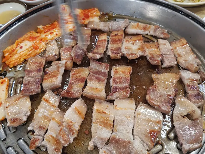잘 구워진 삼겹살