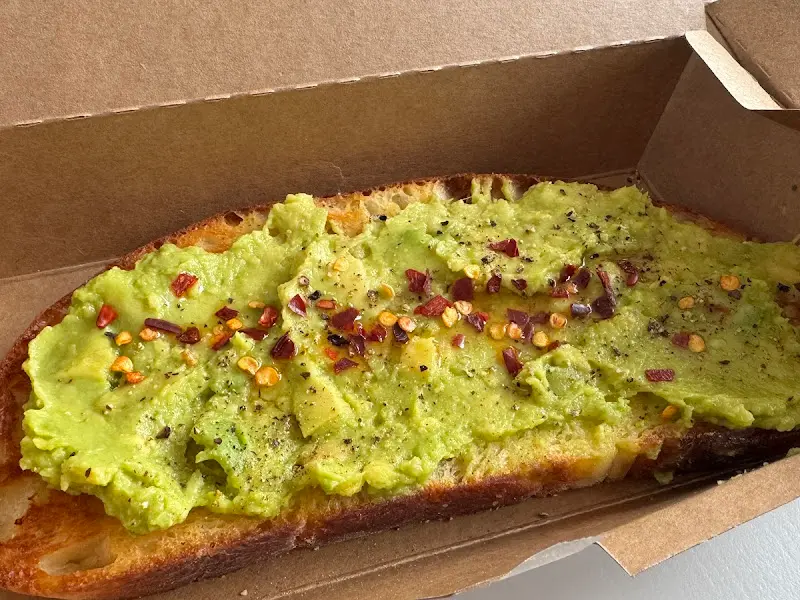 아보카도 토스트