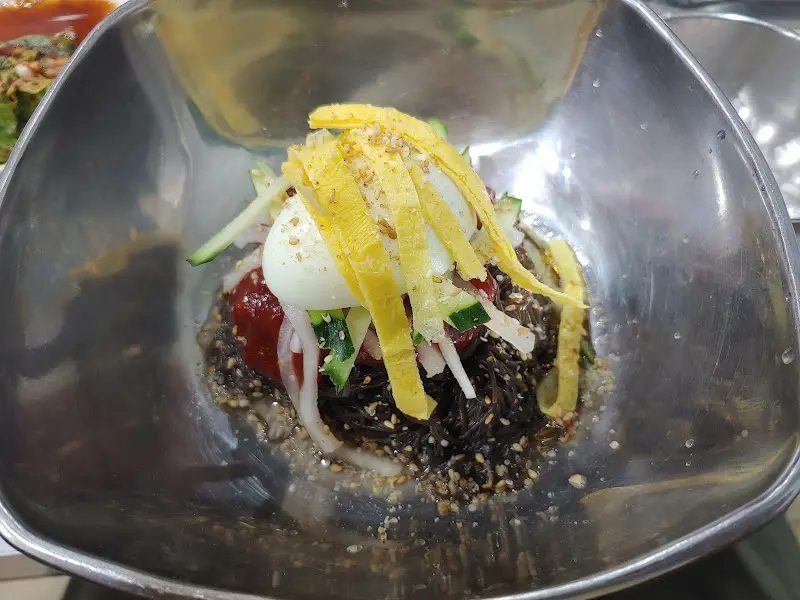 보기만 해도 군침이 도는 쫄깃한 면발의 소면