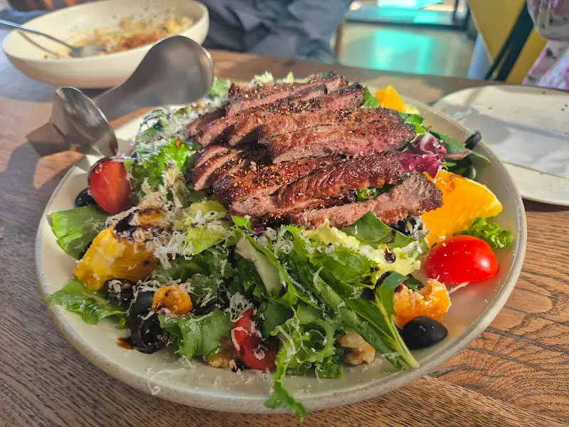 케이원 스테이크 샐러드