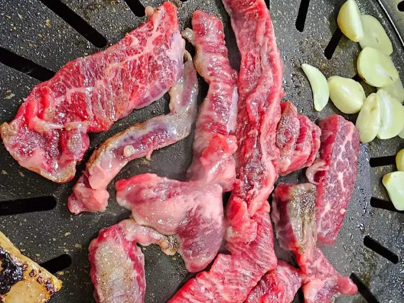 숯불 위에서 익어가는 안창살