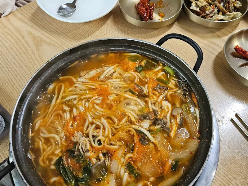 얼큰 복칼국수