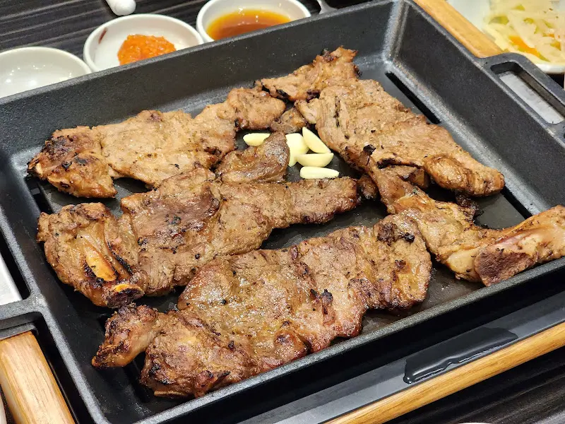 잘 구워진 돼지갈비