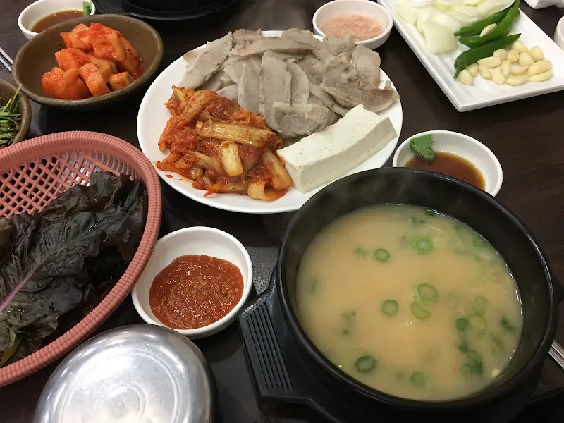 수육 백반 한상차림