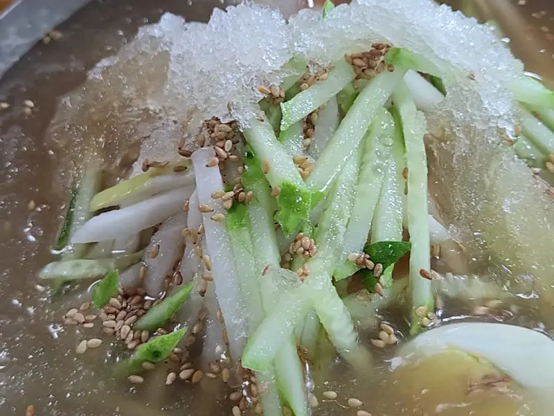 살얼음 동동 칡냉면