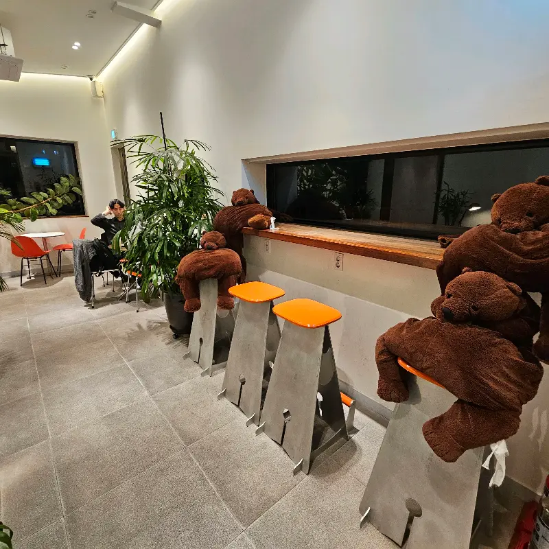 카페 내부 인테리어