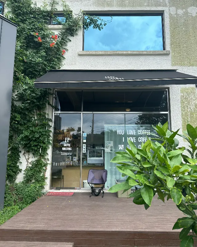 이피커피 내부 인테리어