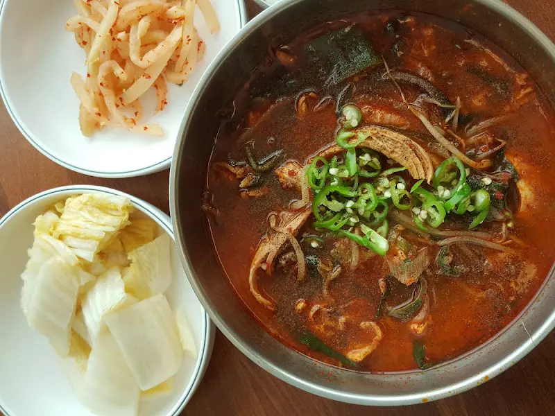 닭개장과 환상궁합을 자랑하는 백김치