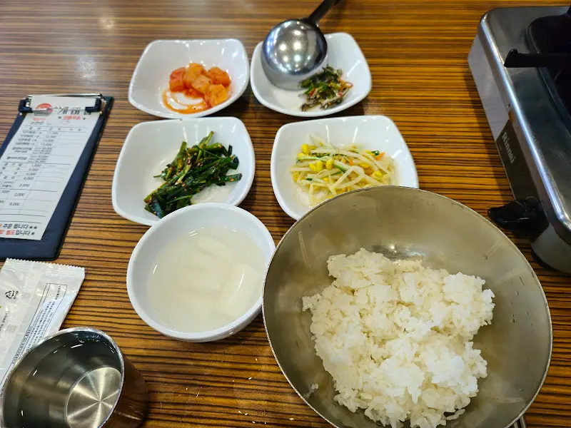 정갈하게 차려진 한 상