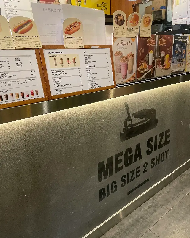 메가커피 내부