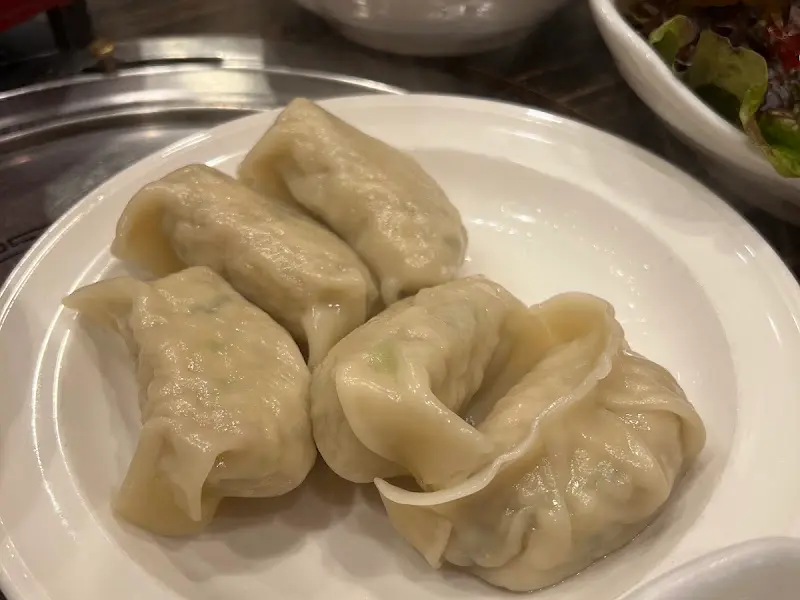 윤기가 흐르는 만두