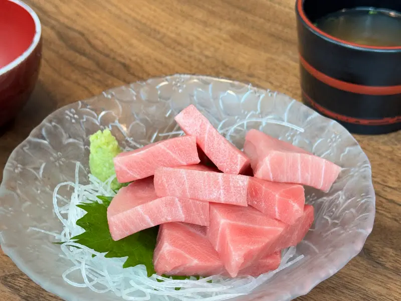 잘 손질된 혼마구로 사시미