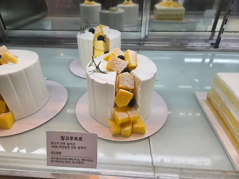 망고 우유 롤 케이크