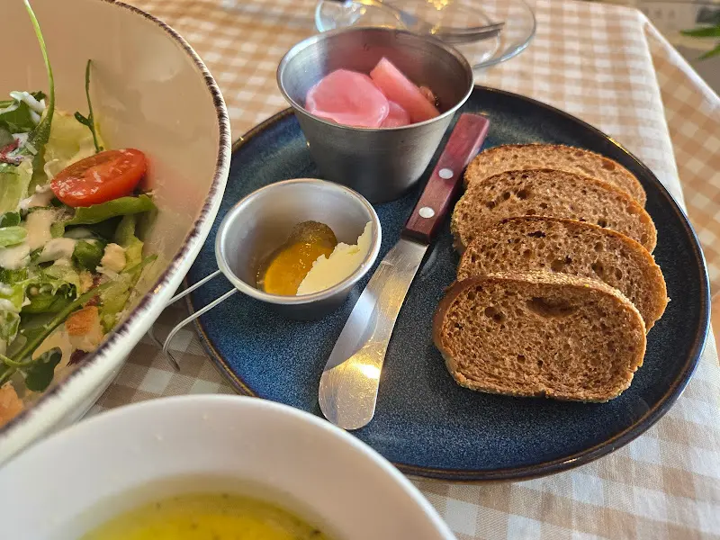 식전빵과 곁들여 먹기 좋은 샐러드