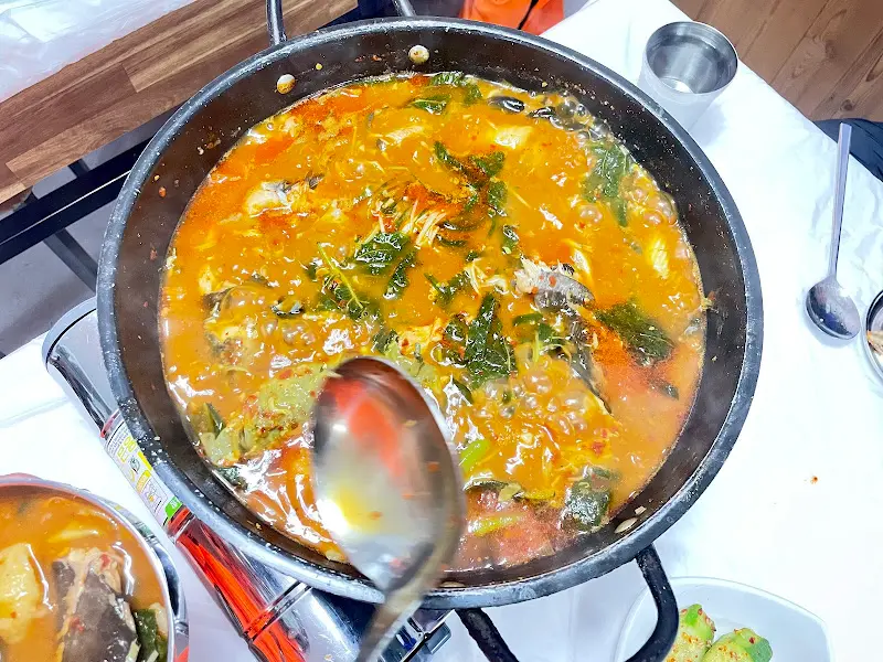 보글보글 끓고 있는 메기매운탕