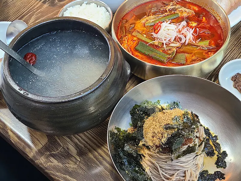 삼교리동치미막국수 춘천점 한상차림