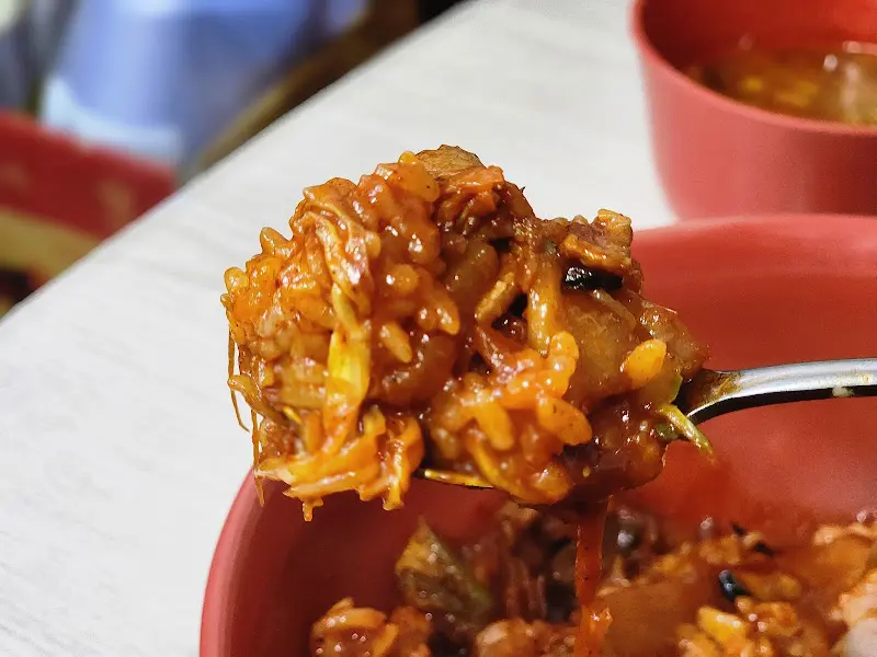 수봉반점 중화비빔밥 한입