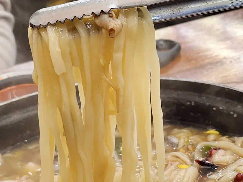 쫄깃한 칼국수 면발