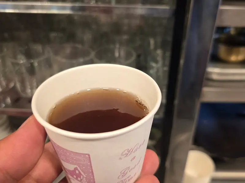 종이컵에 담긴 수정과