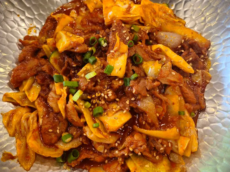 윤기가 좔좔 흐르는 제육볶음