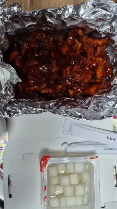 포장된 양념치킨