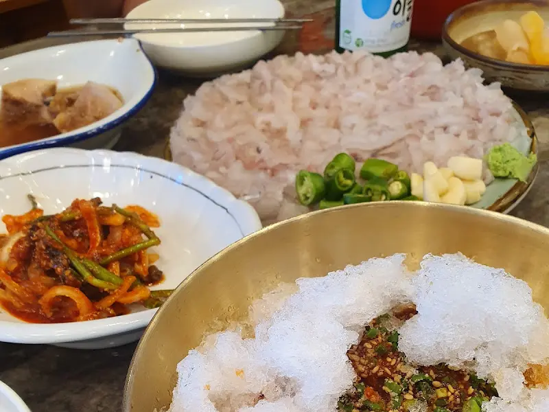 물회, 회, 밑반찬