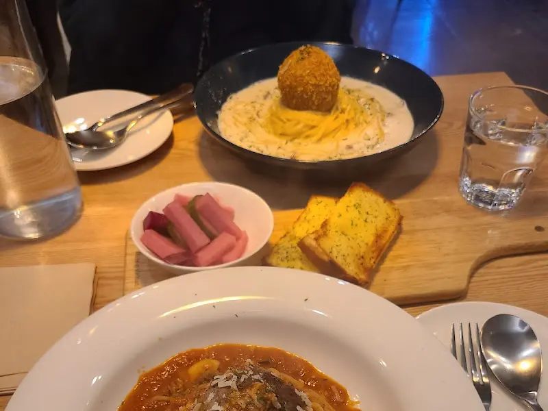 아란치니 크림 파스타와 헬로 파스타 한 상 차림