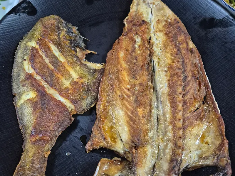 윤기가 흐르는 생선구이